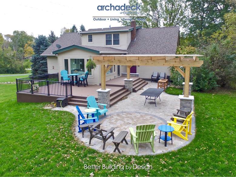 A patio with chairs and a table in front of a house
AI-generated content may be incorrect.